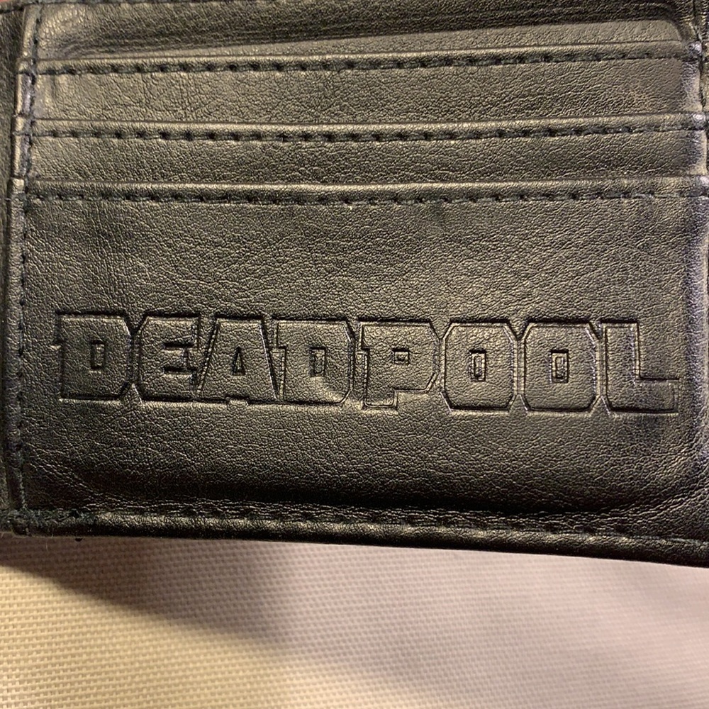 Deadpool Marvel Leather Wallet - image 8